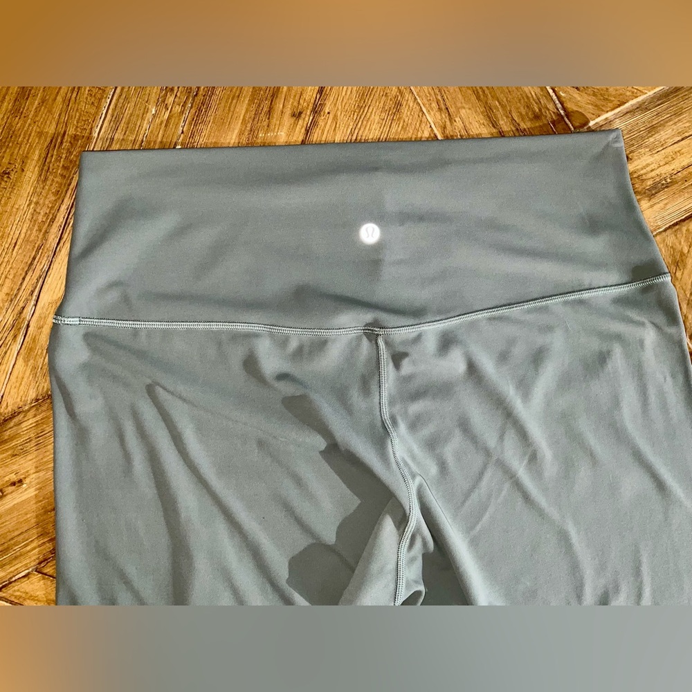 Lululemon Align Capri Leggings in a shade of green (olive/army) size 16 - Picture 3 of 12